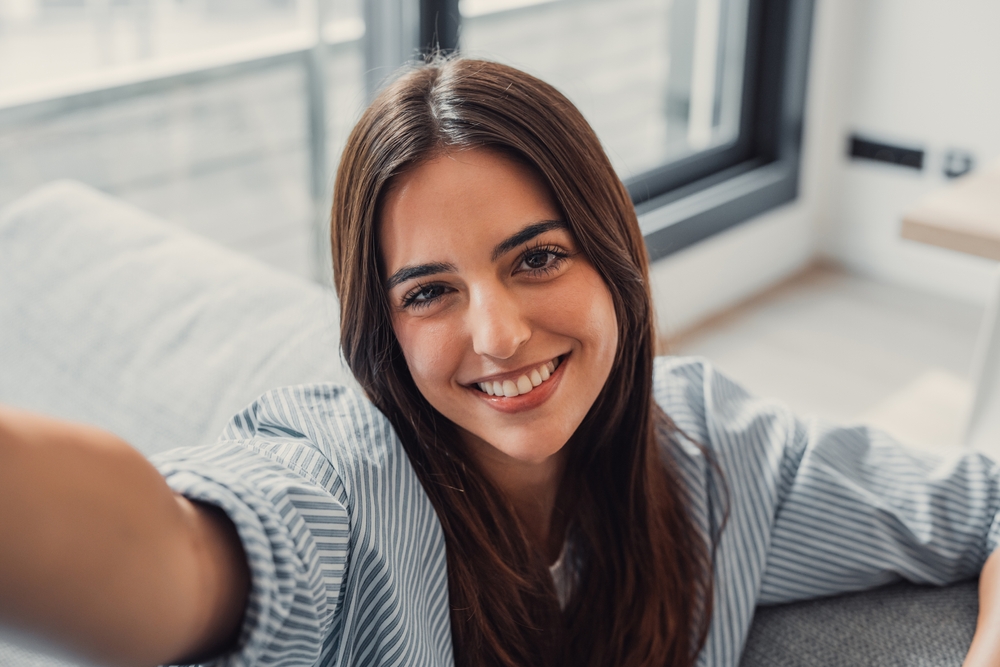 Woman with a healthy, bright smile in the Hampton community 