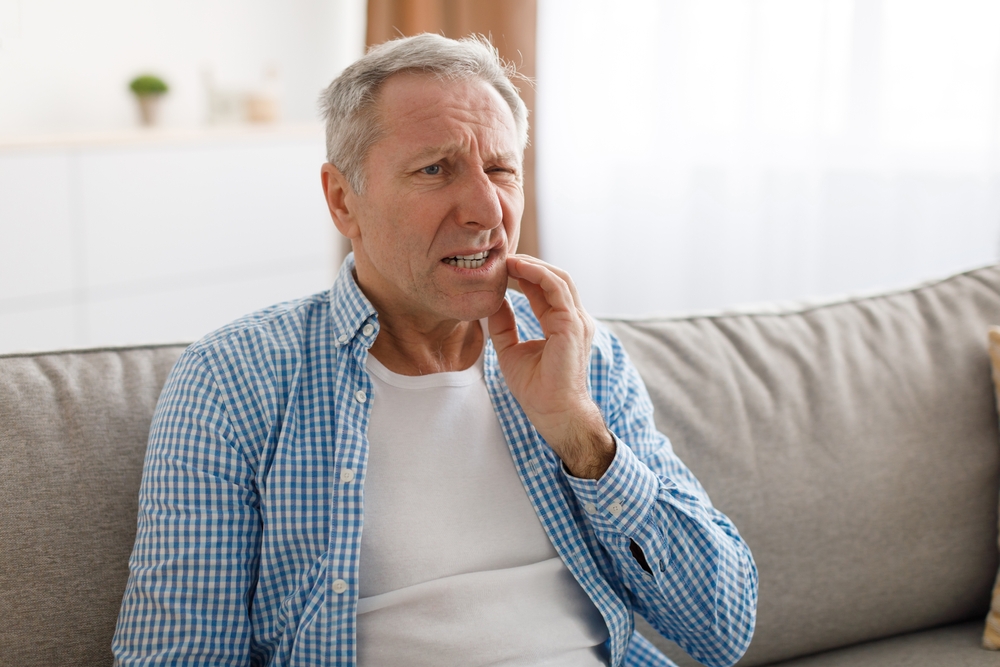 Signs of gum disease: redness and inflammation